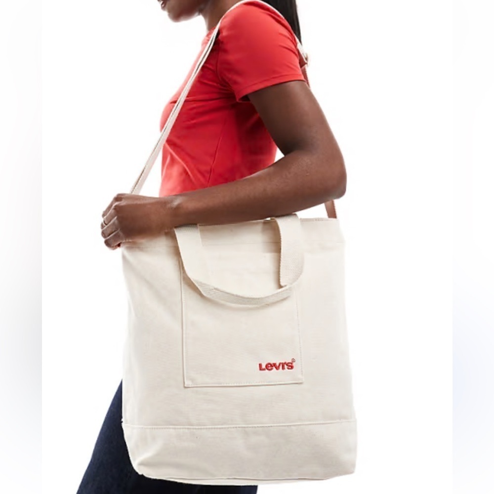 Levi's Icon Toe Bag with Strap in Ecru
